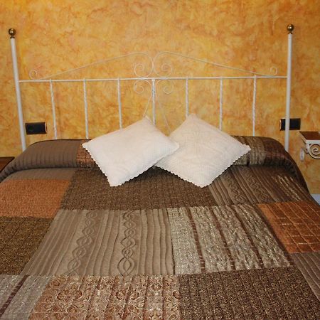 Hotel Apartamentos Melihah Daroca Bagian luar foto