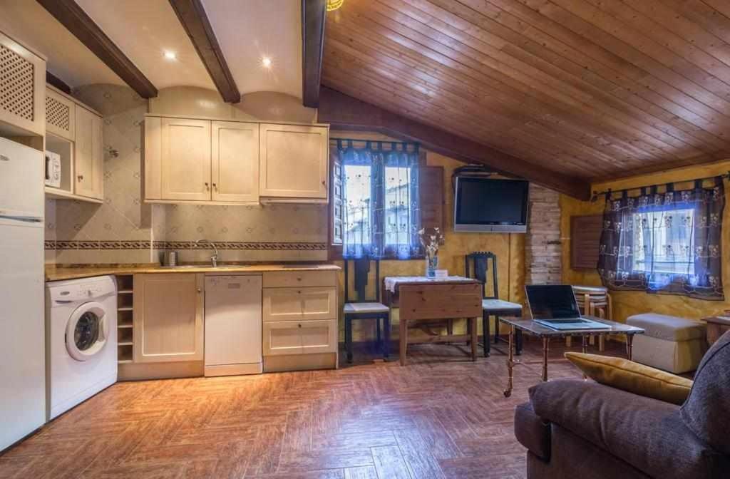 Hotel Apartamentos Melihah Daroca Ruang foto